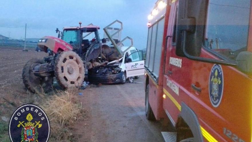 Muere la mujer que chocó su coche con un tractor en Cartagena