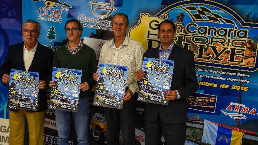 Carlos Gaztañaga, Óliver Armas, Joaquín Costa y Francisco Naranjo, durante el acto de presentación en el Gran Canaria Arena.