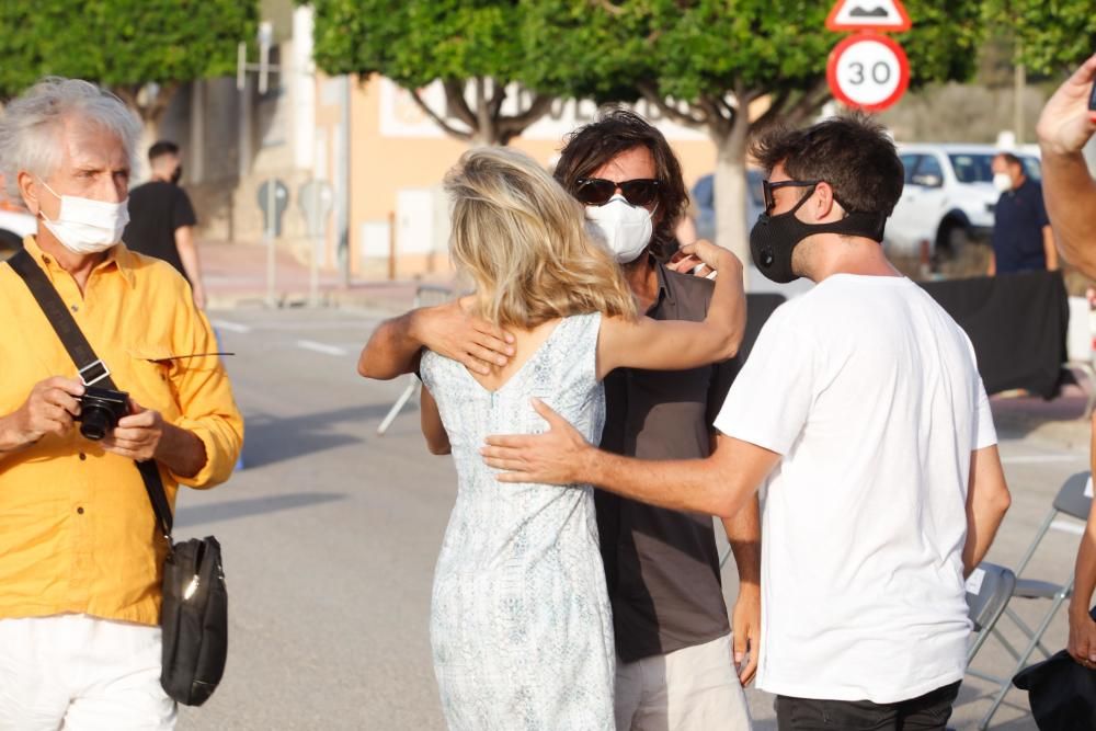 El Ayuntamiento de Santa Eulària y los familiares del piloto descubren la placa del camino que lleva su nombre en Cap Martinet