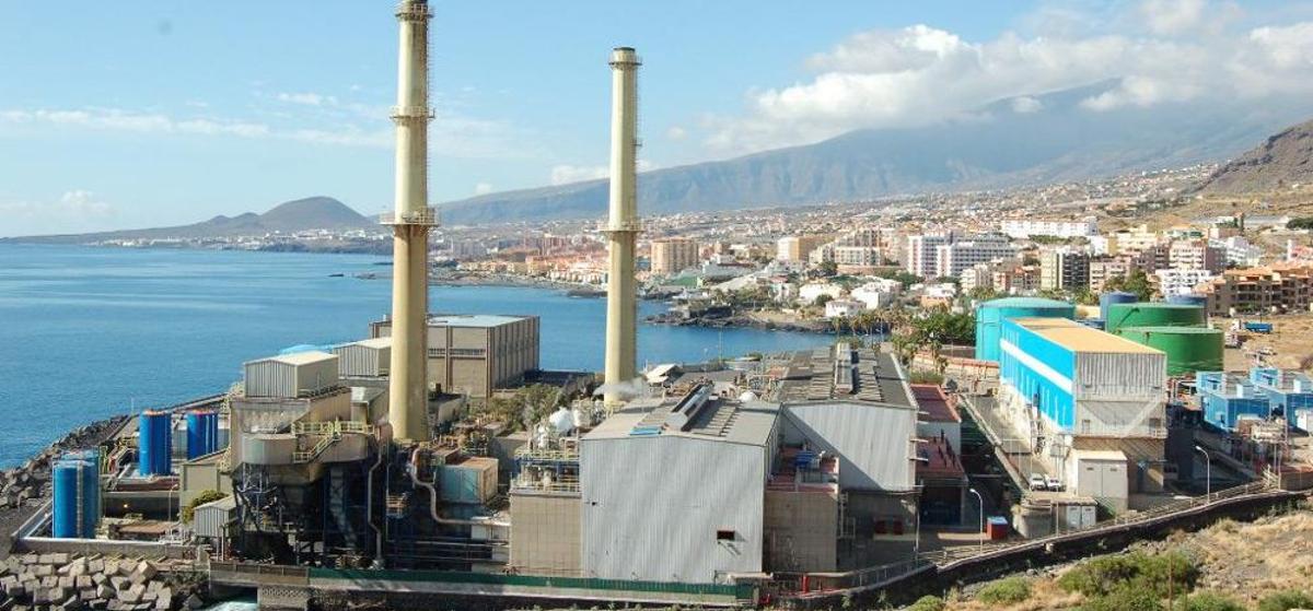 Imagen de la Central de Las Caletillas con sus dos chimeneas.