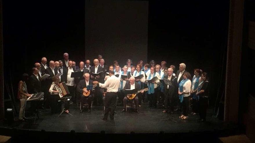 La ciudad celebra la poesía de Gloria Fuertes con un sentido homenaje en el Latorre