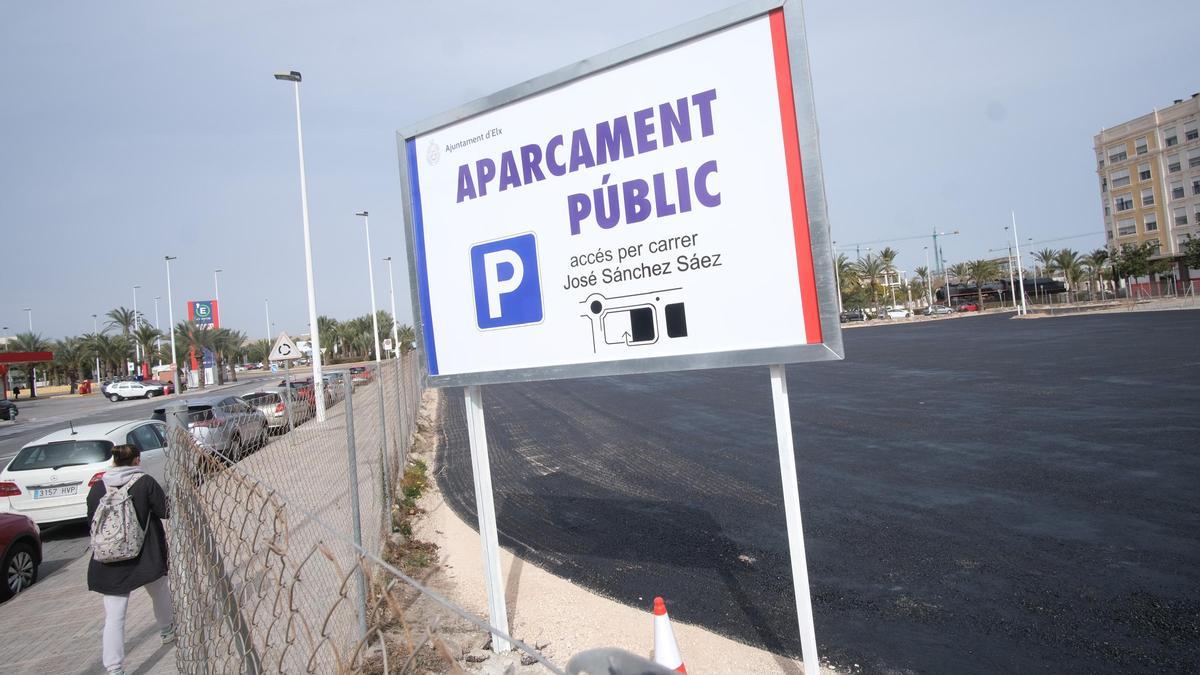 EL solar fue reconvertido hace más de dos años en un aparcamiento a la espera de que el proyecto se concretara