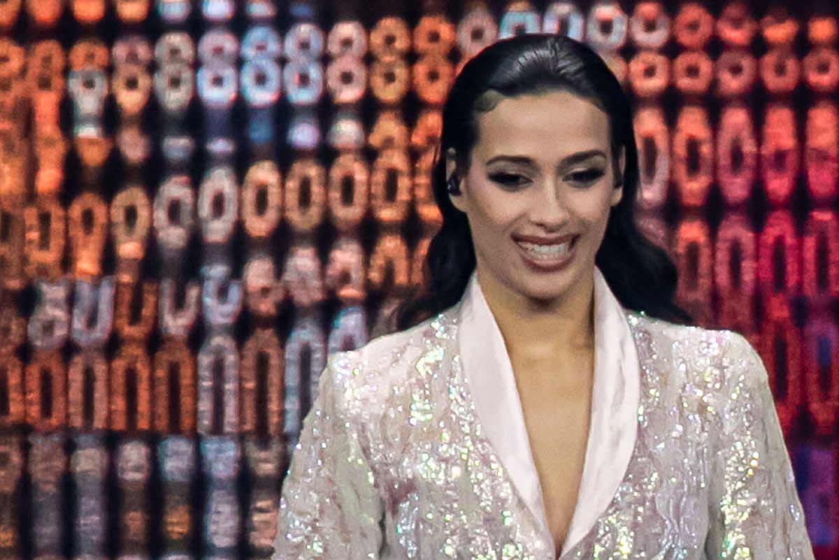 Chanel y su lookazo transparente y nupcial, con pantalón, en la 2ª  semifinal de Eurovisión - Woman