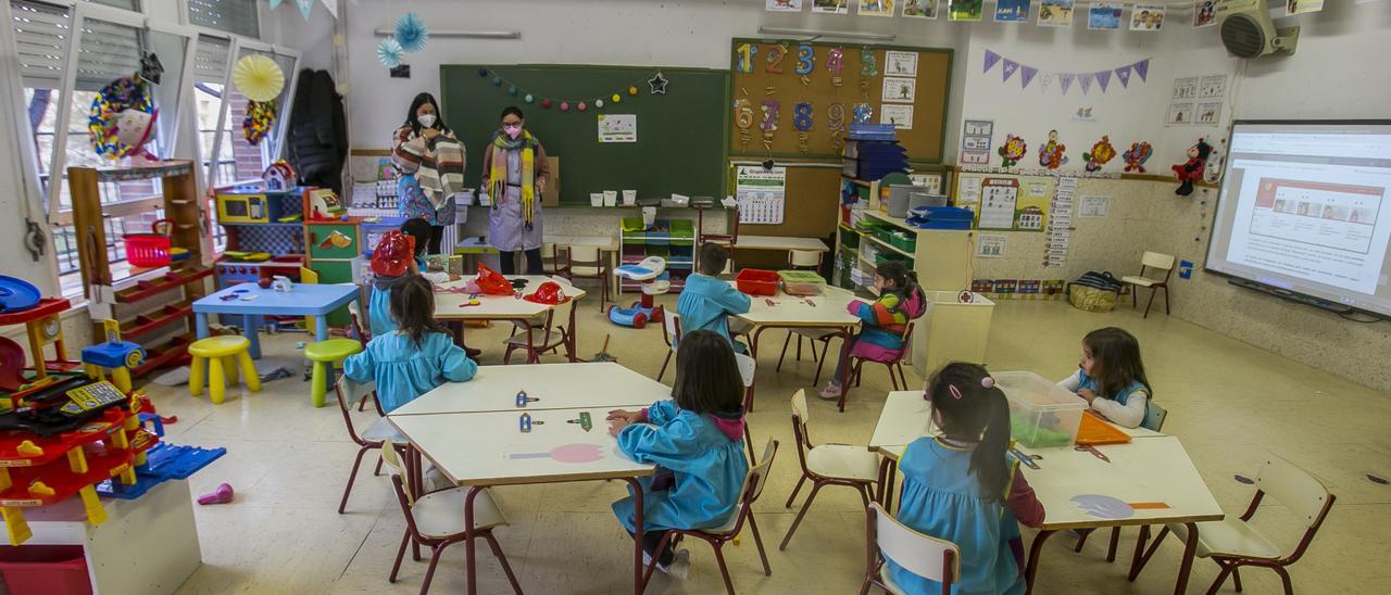 Alumnos de Infantil en un centro escolar de Alicante.