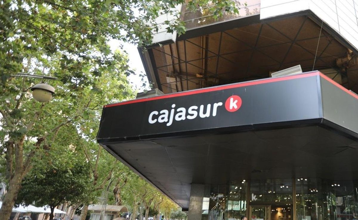 Imagen corporativa de Cajasur como entidad dentro del Grupo Kutxabank, donde ahora se integrará totalmente, lo que supondrá también la desaparición de la marca.