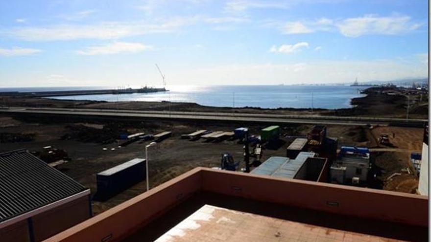 El Puerto gana 200.000 metros cuadrados para ampliar servicios en La Esfinge
