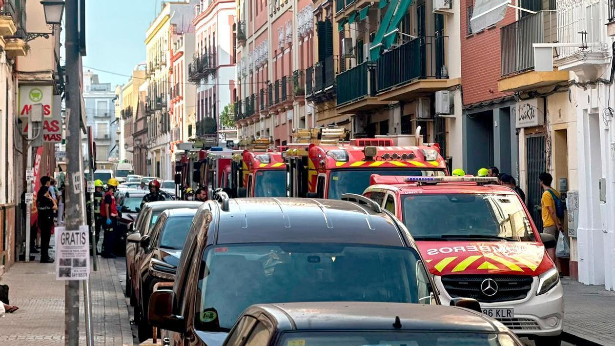 VÍDEO | Incendio en un garaje en la calle Goles de Sevilla capital