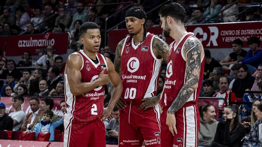 Bell-Haynes, Robinson y Yusta, durante un partido en el Príncipe Felipe.