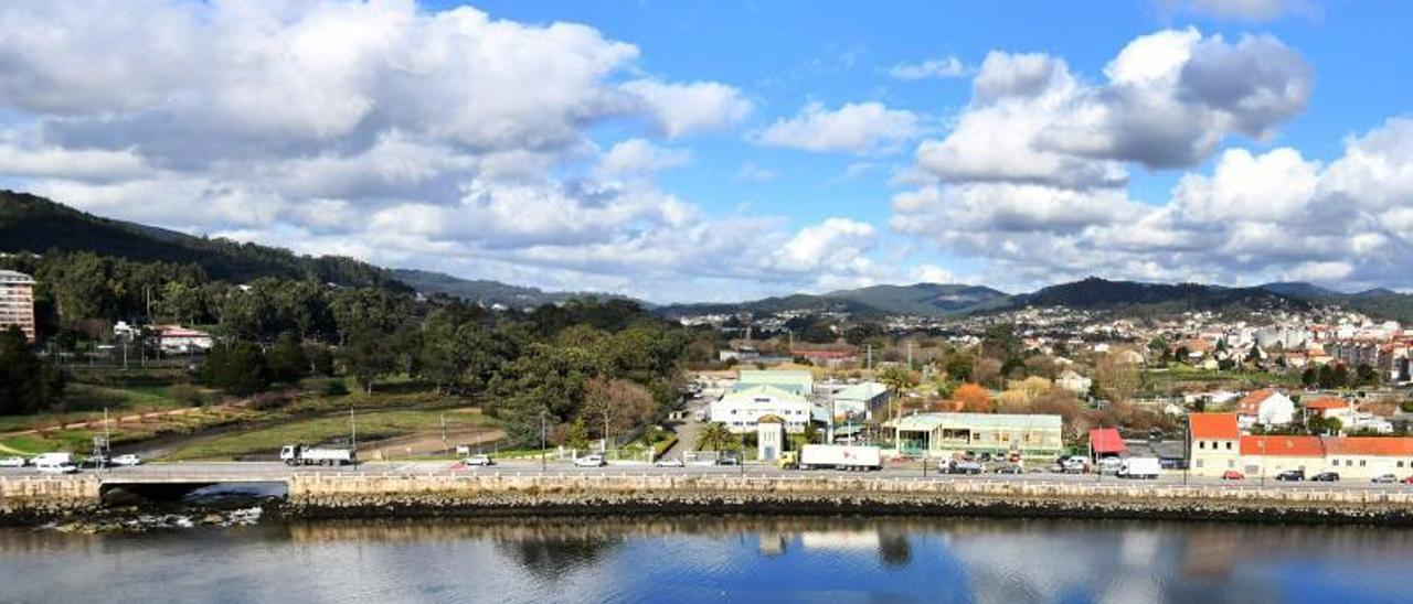 Vista de algunas de las concesiones existentes en la Xunqueira de Alba, ante la calle Domingo Fontán. |   // GUSTAVO SANTOS