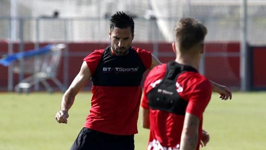 Juan Rodríguez, una de las novedades en el once de hoy, en un entrenamiento en Son Bibiloni.