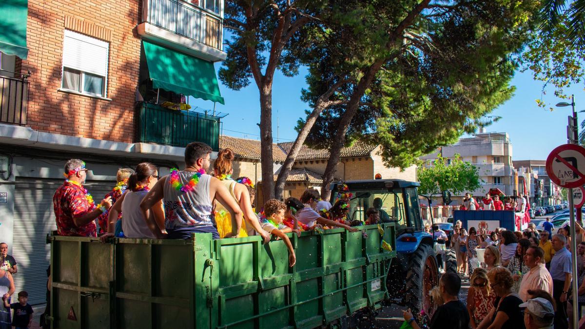 Ambiente en las calles de Alfafar en fiestas.