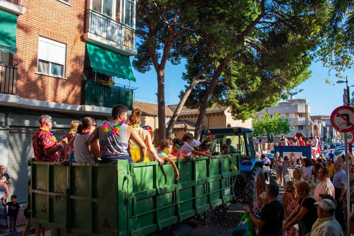 Ambiente en las calles de Alfafar en fiestas.