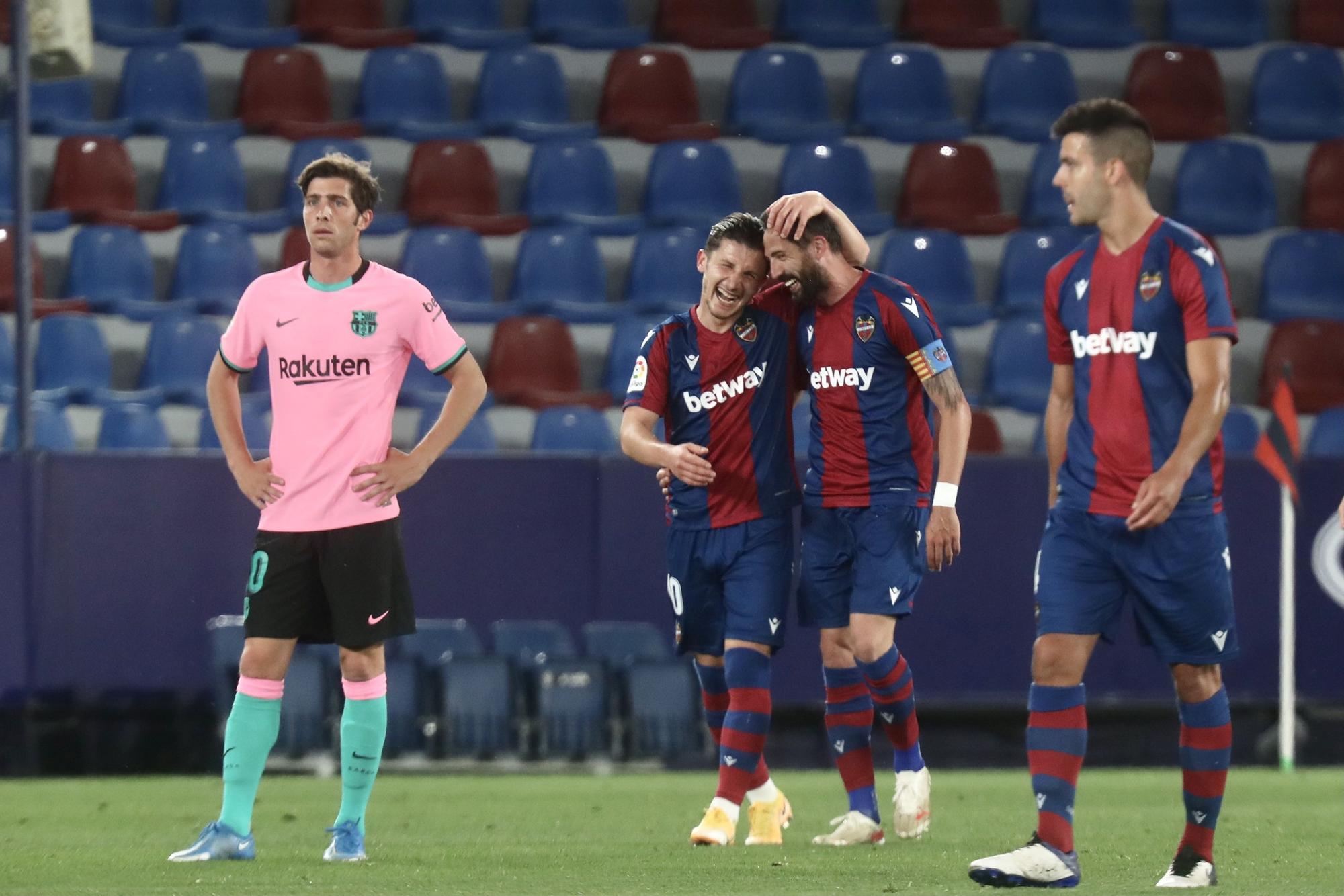 Las imágenes del empate entre el Levante y Barcelona en el Ciutat de València