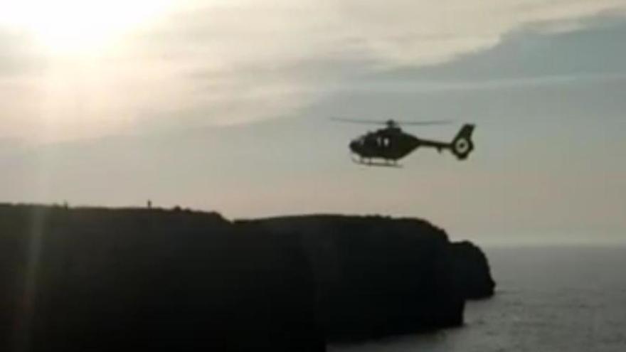 El helicóptero de los Bomberos durante la intervención