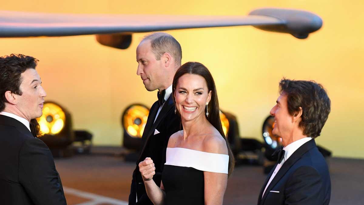 Kate Middleton con vestido largo negro de Roland Mouret en el estreno en Londres de Top Gun