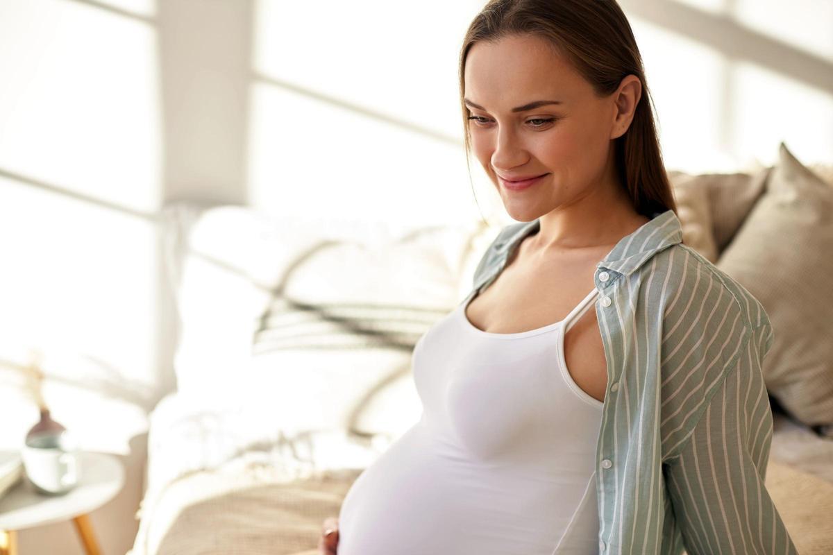 El bienestar durante el embarazo también pasa por el autocuidado, la calma y una rutina adaptada a cada etapa de la gestación