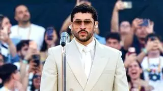 ‘La casita’ de Bad Bunny es mucho más que un decorado en su concierto y una denuncia de millones: "Originalmente se construyó para que hubiera bailarinas arriba y dentro de la casa"