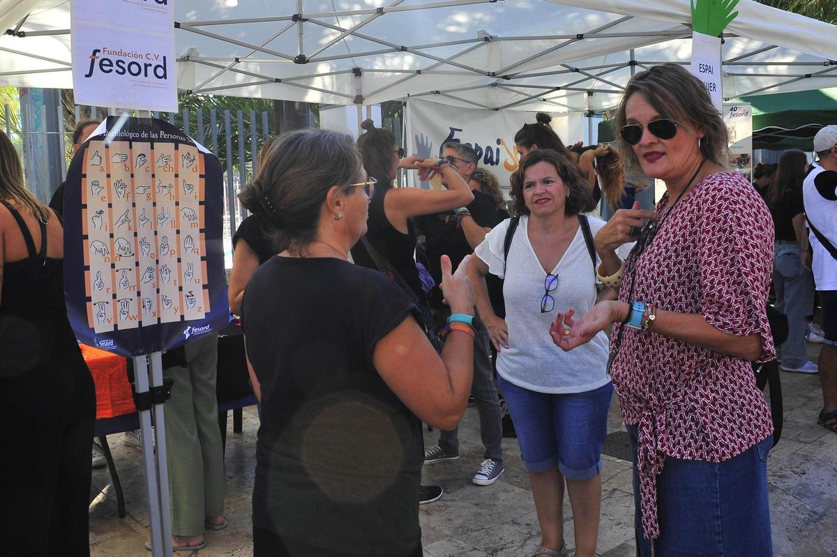 Fiesta de las personas sordas en Elche para proteger la lengua de signos
