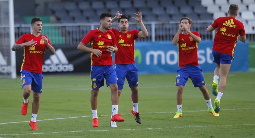 Las mejores imágenes del entrenamiento de Munir con la Selección Española