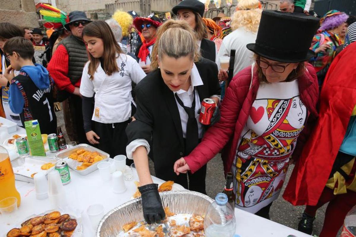 Dulces tradicionales en el barrio de Gandón, en Aldán. |   // S. ÁLVAREZ