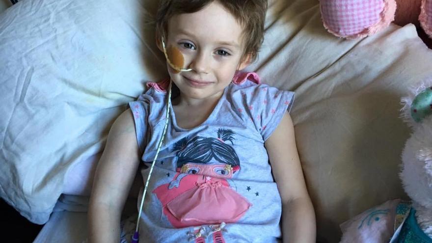 Mor Jessica Whelan, la nena que va esdevenir la imatge de la cruesa del càncer infantil