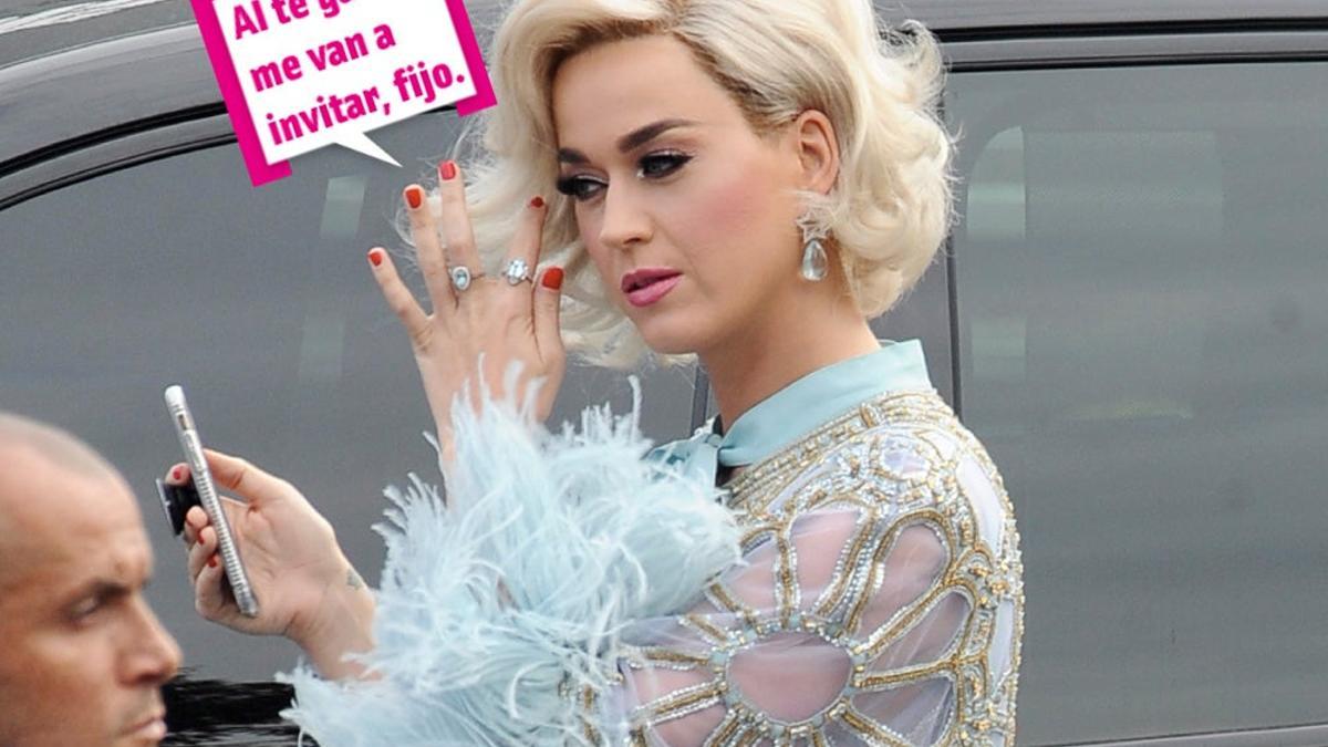 Katy Perry con peluca rubia a lo Marilyn
