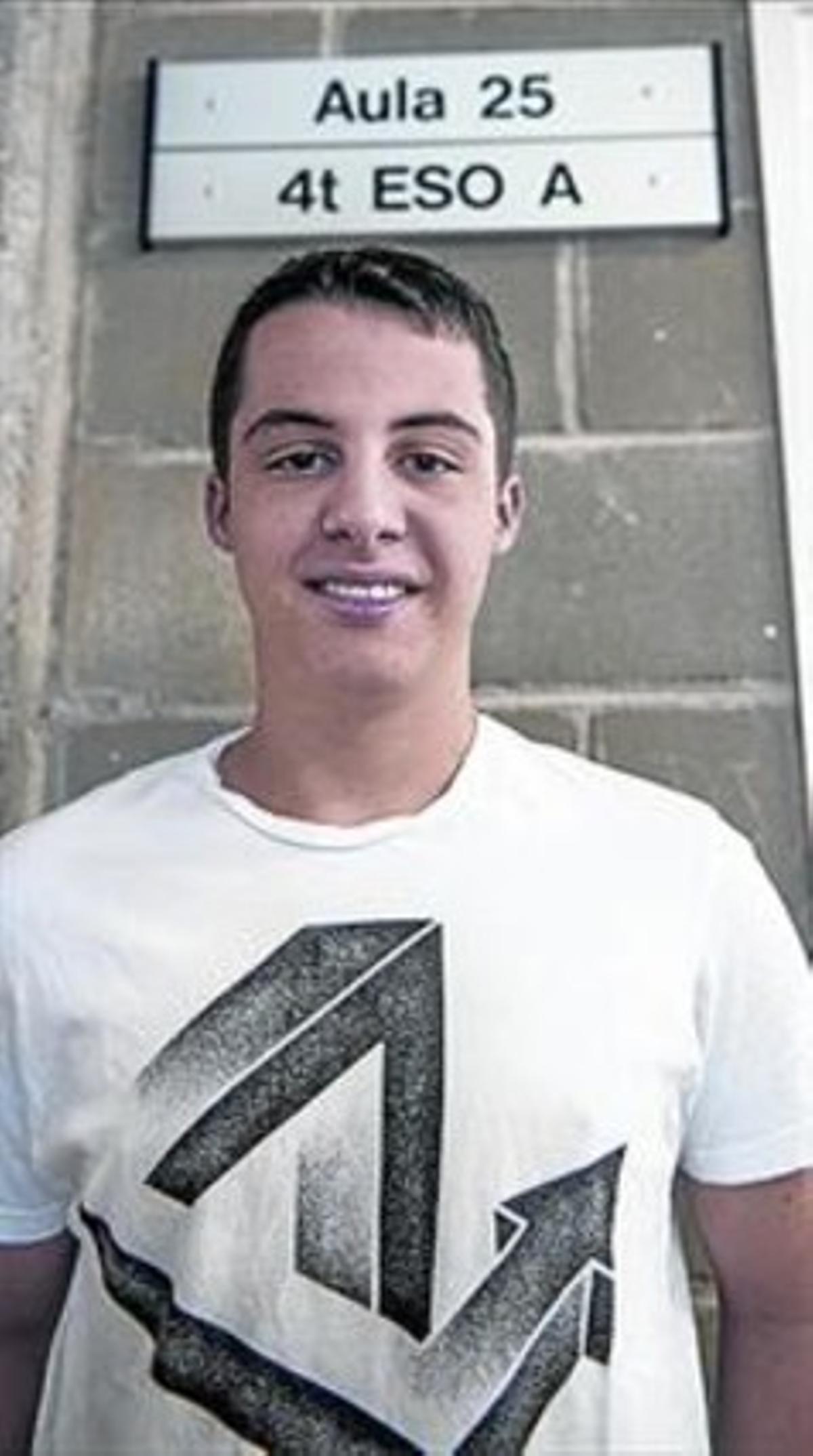 GERARD LLIGOÑA 3 Li falta l’Anglès i el Castellà per aprovar l’últim curs d’ESO. GERARD LLIGOÑA 3 Li falta l’Anglès i el Castellà per aprovar l’últim curs d’ESO.