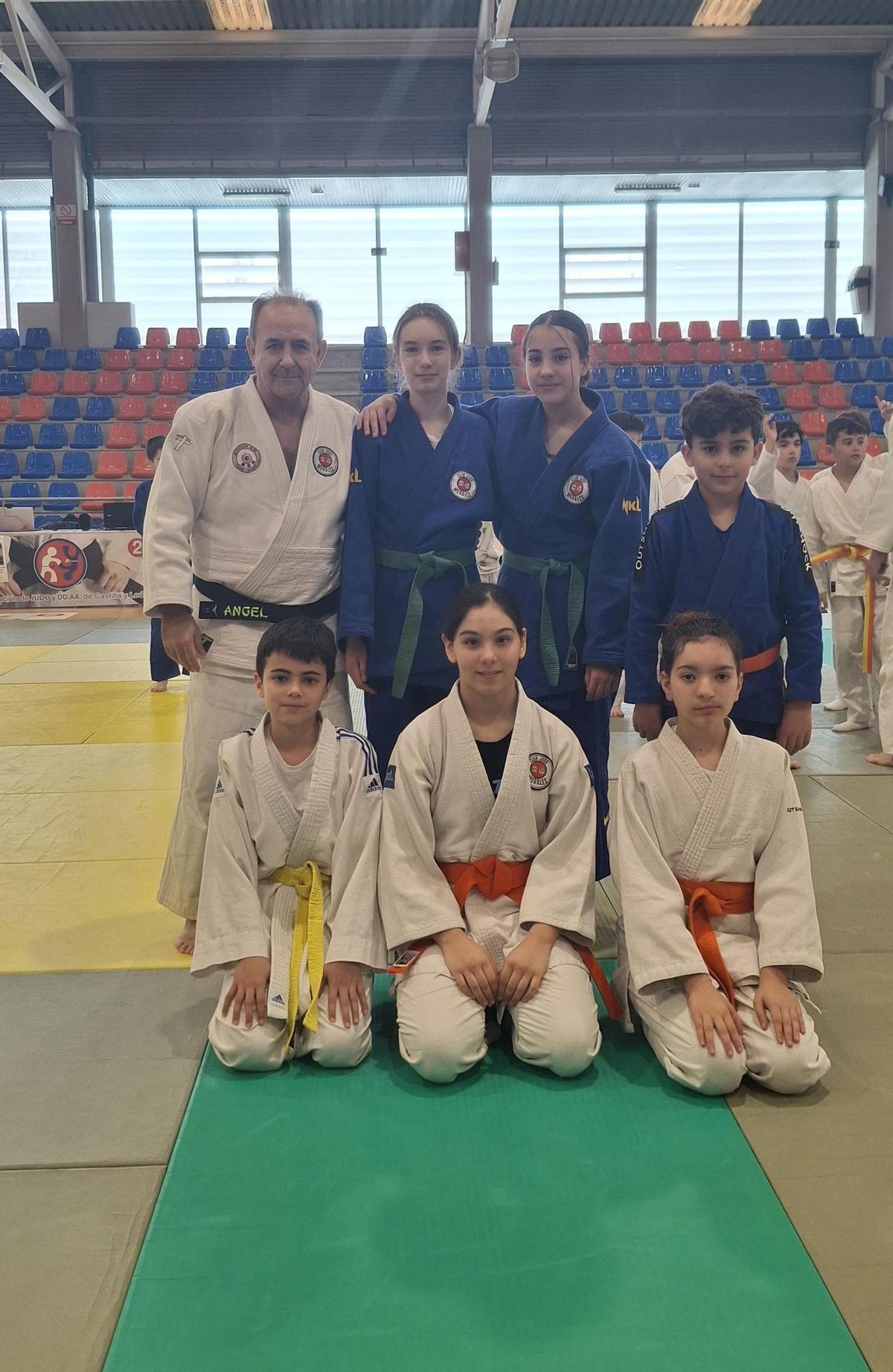 Foto de equipo del Judo Morales