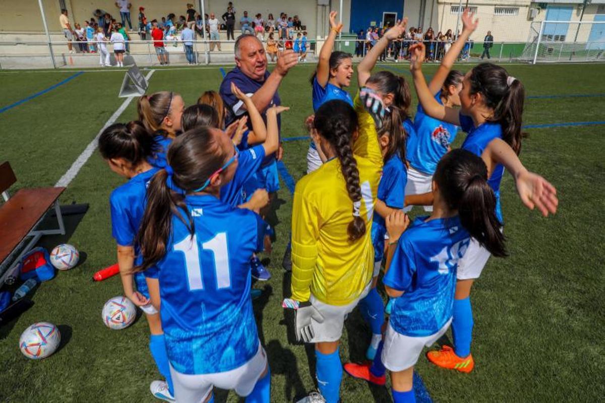 El fútbol femenino de base encuentra en Cambados el escenario perfecto
