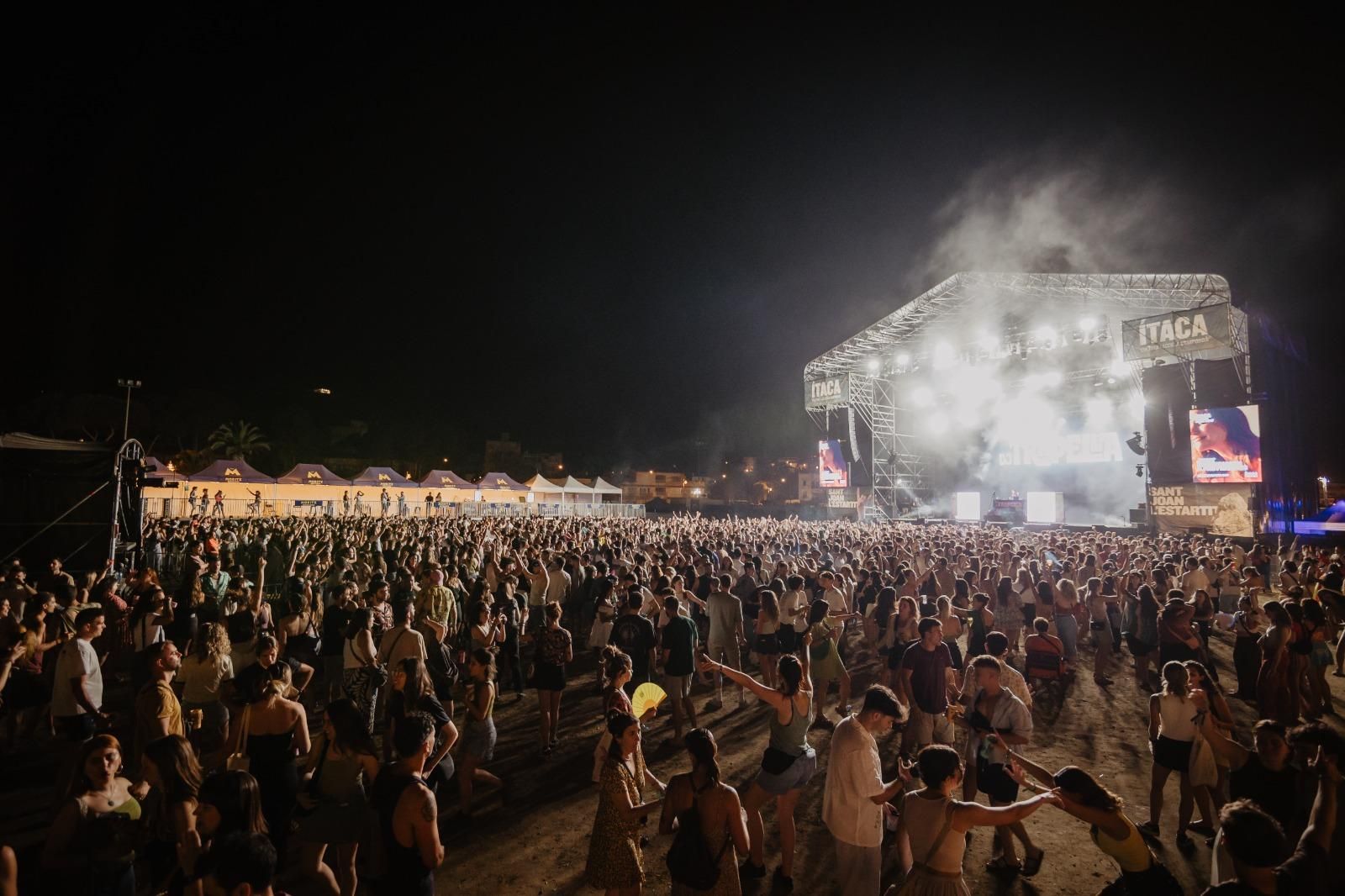 Oques Grasses, Dan Peralbo i El Comboi, Greta i DJ Trapella al Festival Ítaca Sant Joan a la platja de l&#039;Estartit