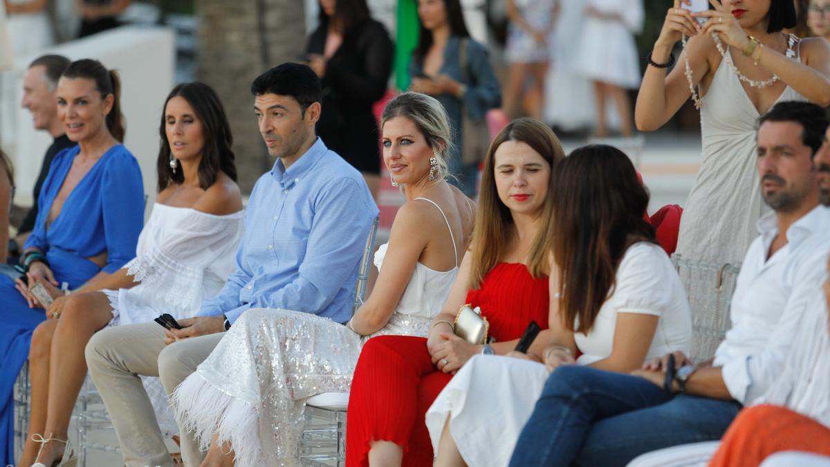 Algunos de los asistentes al evento durante el desfile de Adlib en Ibiza.