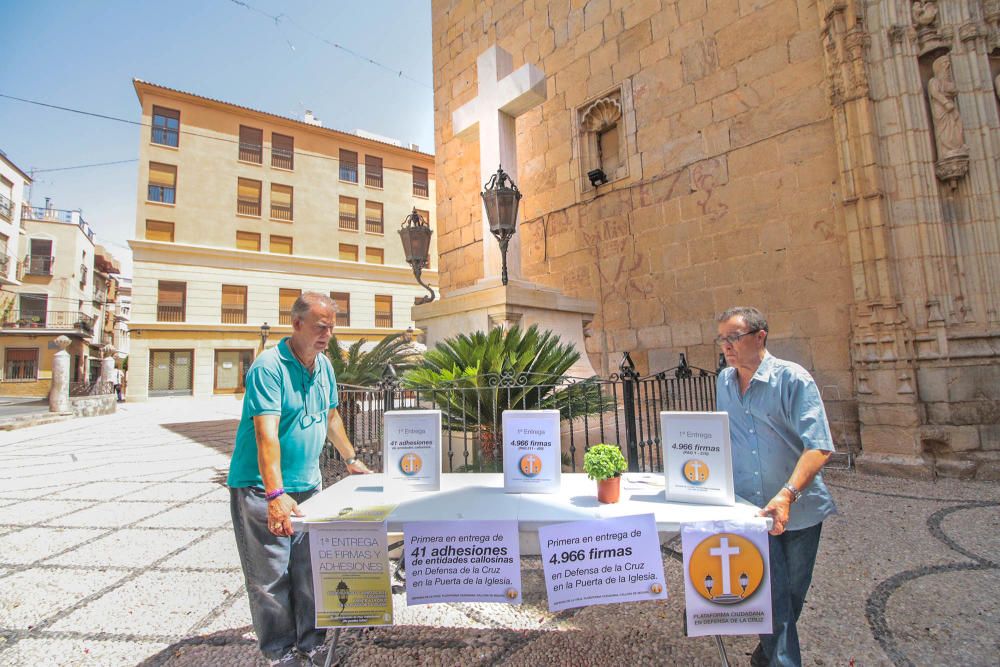 Firmas en defensa de la cruz en Callosa de Segura