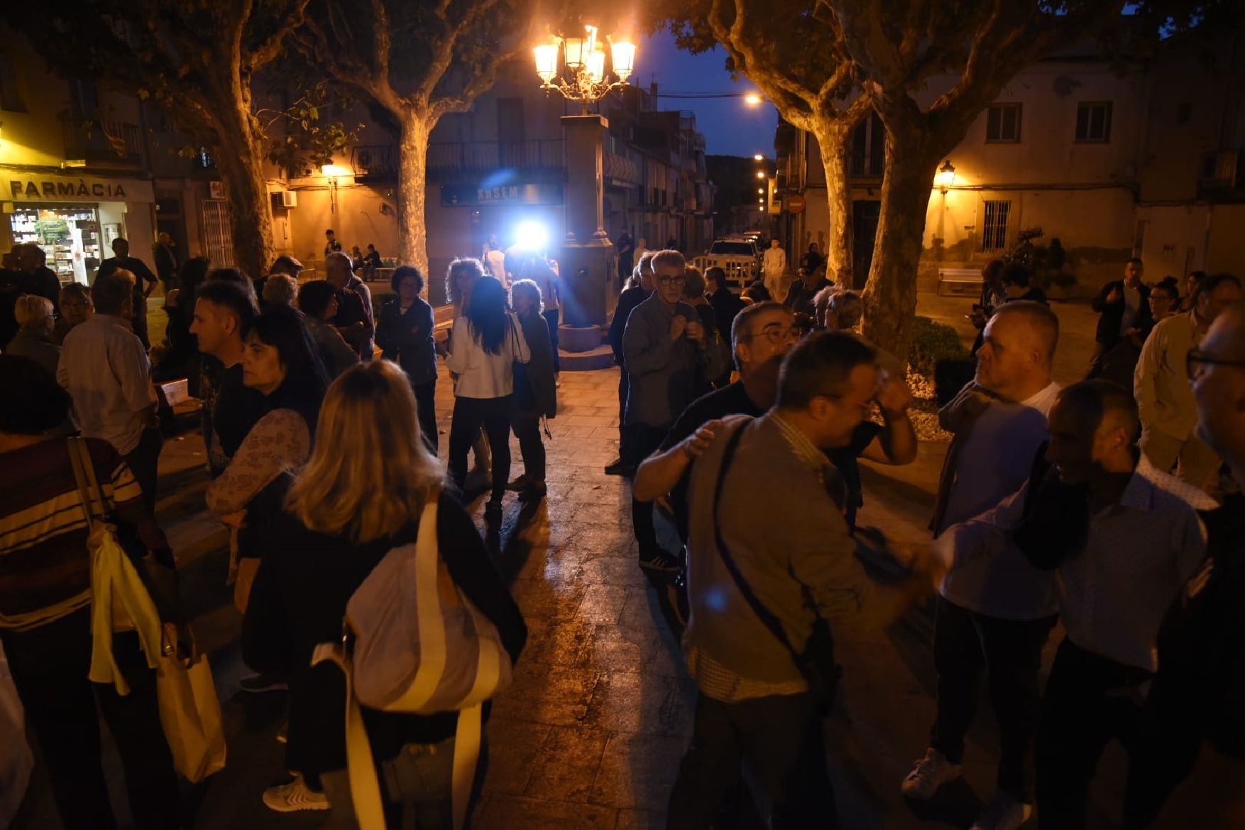 Unes 150 persones donen suport a Adriana Delgado pel judici contra la mesa del Parlament