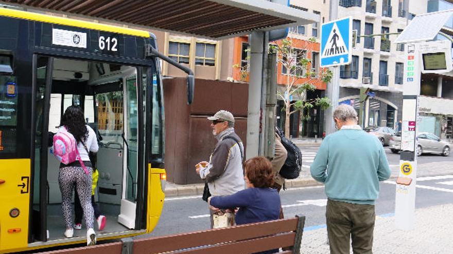 Las guaguas amarillas ganan 790.000 viajeros durante el primer semestre de este año