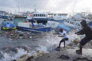 El huracán ‘Beryl’ por el Caribe, en imágenes