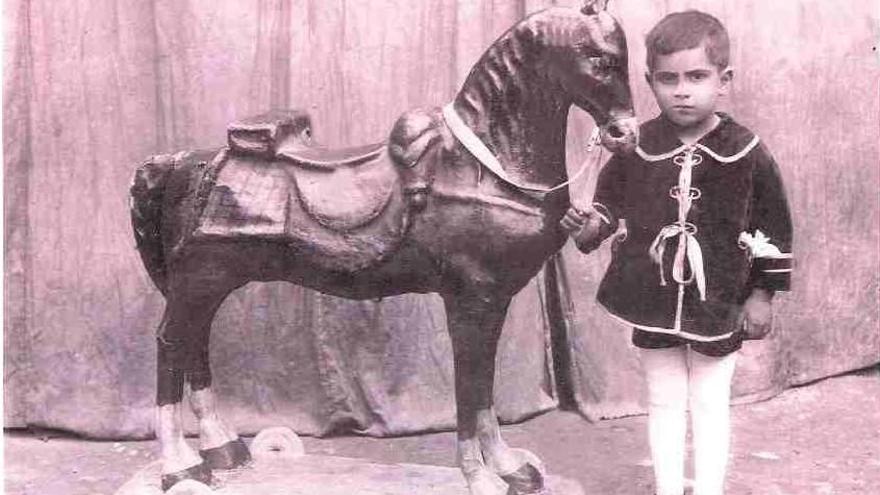 Donan al Museo del Joguet de Dénia un caballo de juguete de 1915