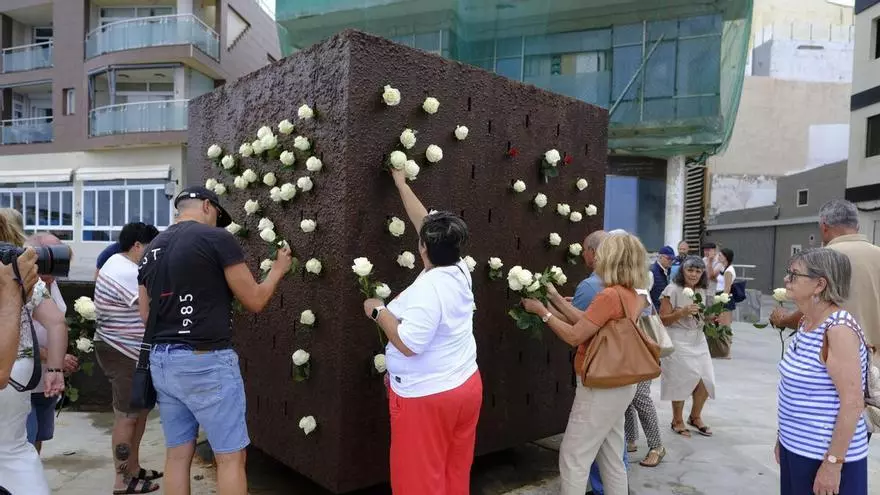 Homenaje en Las Palmas de Gran Canaria a las víctimas del vuelo de Spanair en el 18º aniversario del accidente