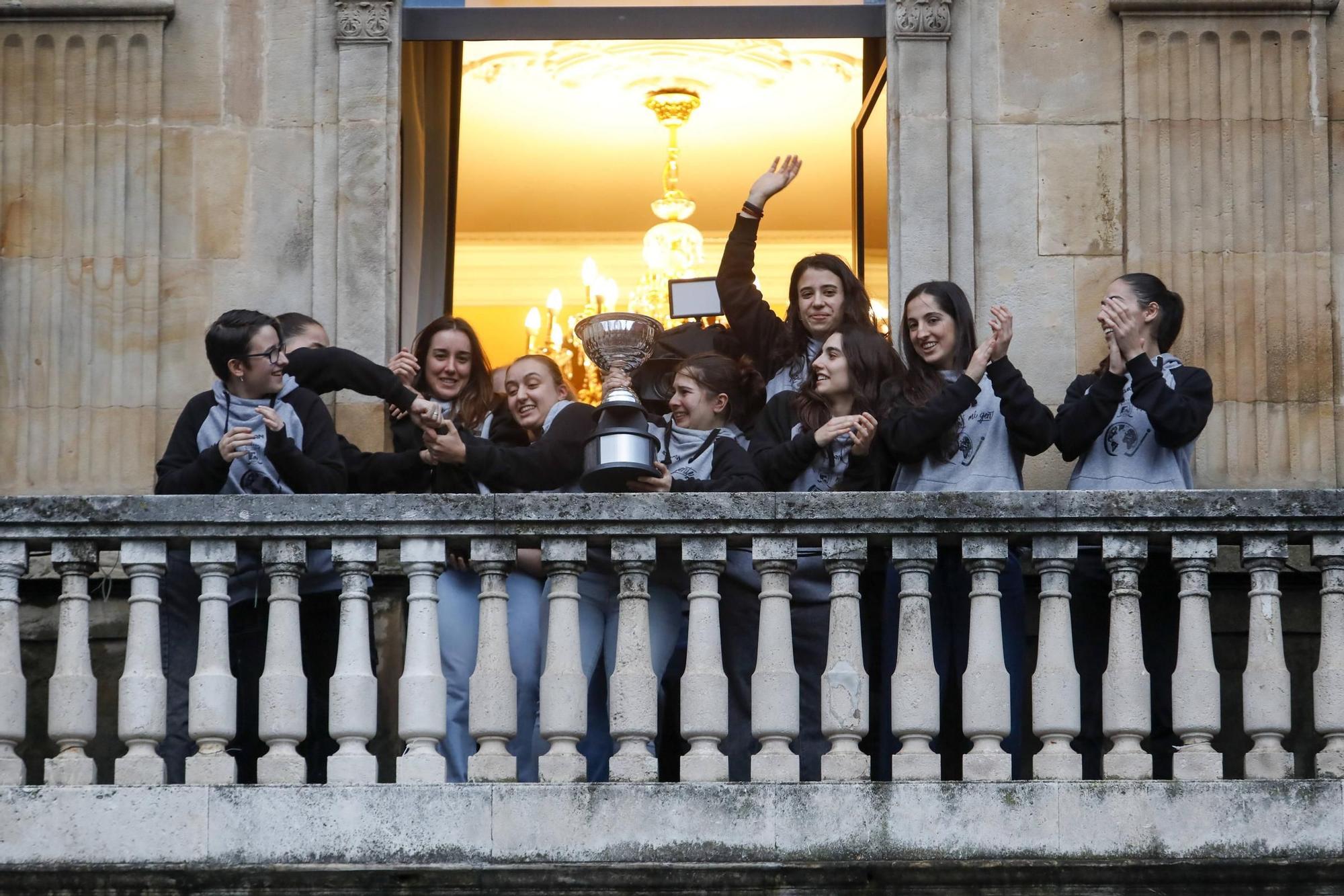 La recepción en el Ayuntamiento a las jugadoras del Telecable Gijón, en imágenes