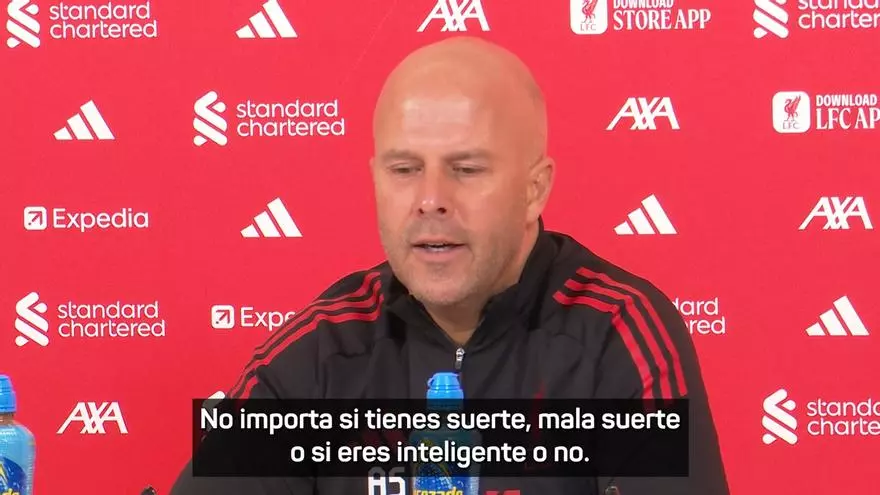 Slot no se escuda en el arbitraje tras las últimas derrotas: "Tenemos que hacerlo mejor"