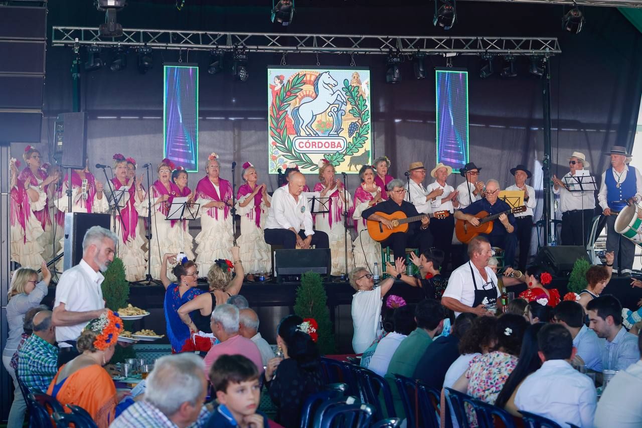 La Feria de Córdoba en imágenes: un martes para tomárselo sin prisas en El Arenal