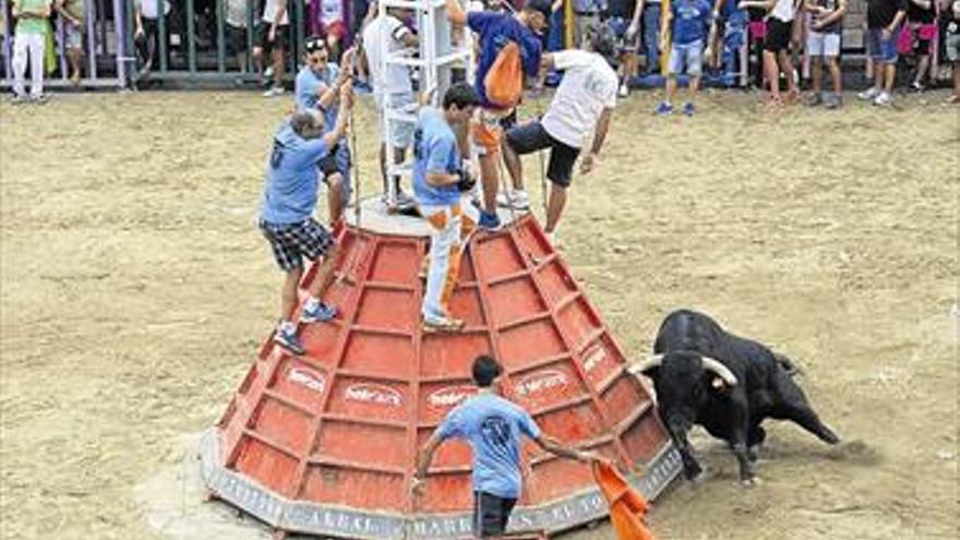 La Vilavella respira afición en una tarde taurina previa al día grande