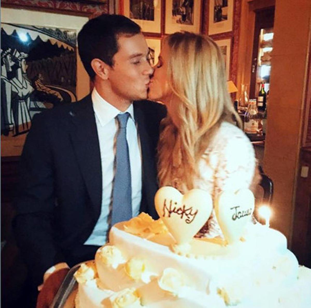 James Rotschild i Nicky Hilton en una imatge del seu casament que ha publicat Paris Hilton a Instagram. James Rotschild i Nicky Hilton en una imatge del seu casament que ha publicat Paris Hilton a Instagram.