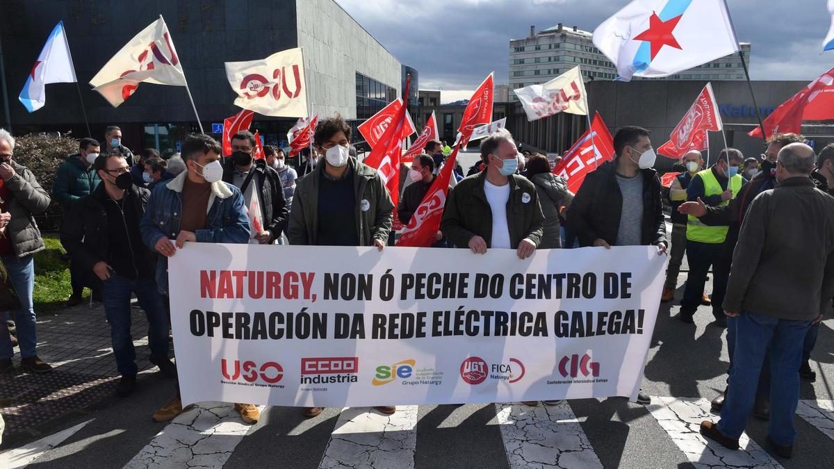 Concentración ante Naturgy por el cierre del centro de operaciones de Red Norte