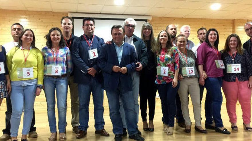 Heredia con los candidatos del PSOE en Villanueva de la Concepción.