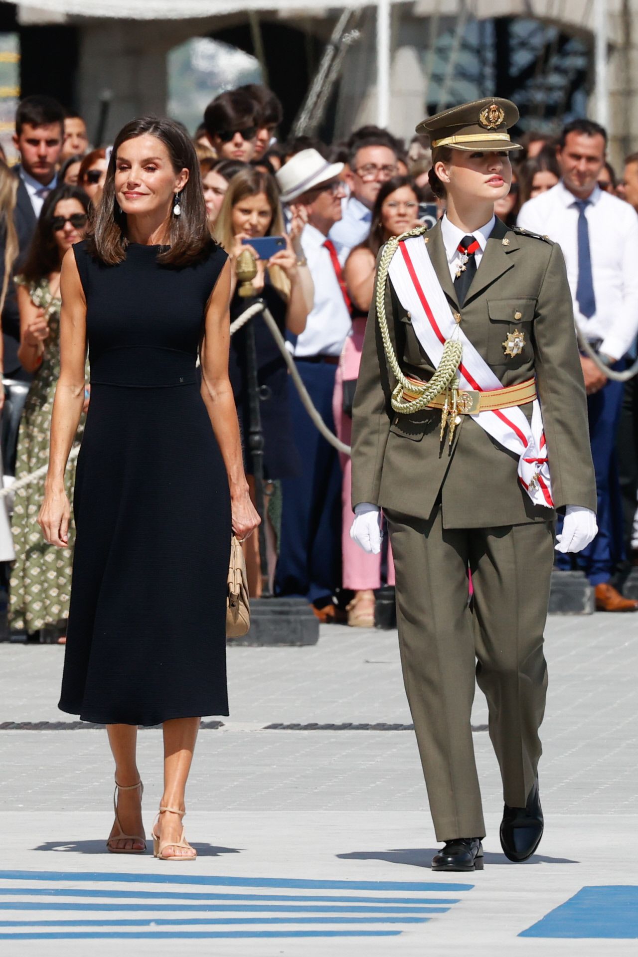 La reina Letizia y la princesa Leonor en Pontevedra.