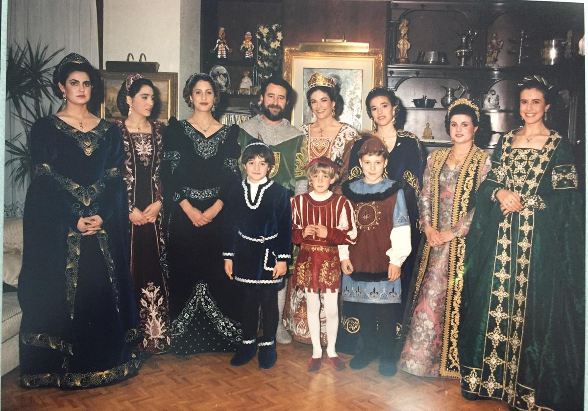 Imatges per a la història de la Germandat dels Cavallers, amb Zayda Jiménez com Na Violant en 1995.