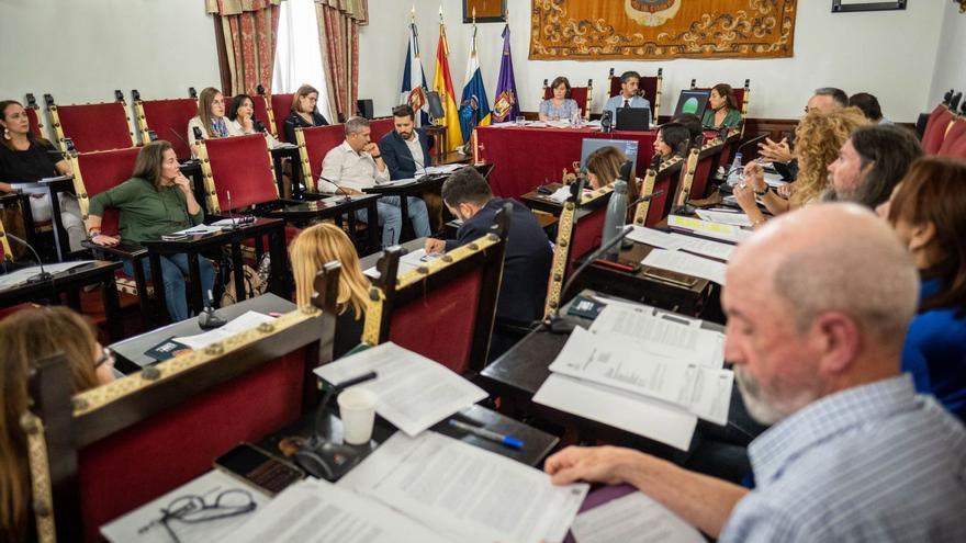 El Pleno de La Laguna rechaza la propuesta de Pérez para ampliar el uso del escudo histórico