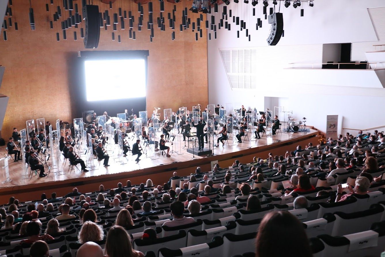 La Societat Musical L&#039;Harmonia D&#039;Alacant y Fafba reúnen a más de 600 personas en el ADDA