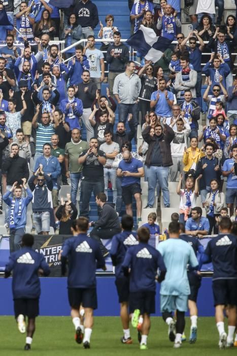 2.500 aficionados del Oviedo apoyan al equipo antes del derbi