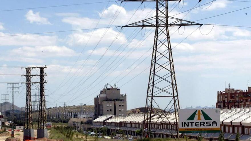 Torres eléctricas que cruzan por Los Rectores.